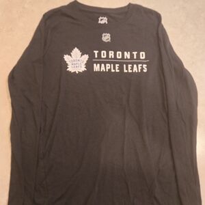 Toronto Maple Leafs Long Sleeve Tee - Youth Medium.
